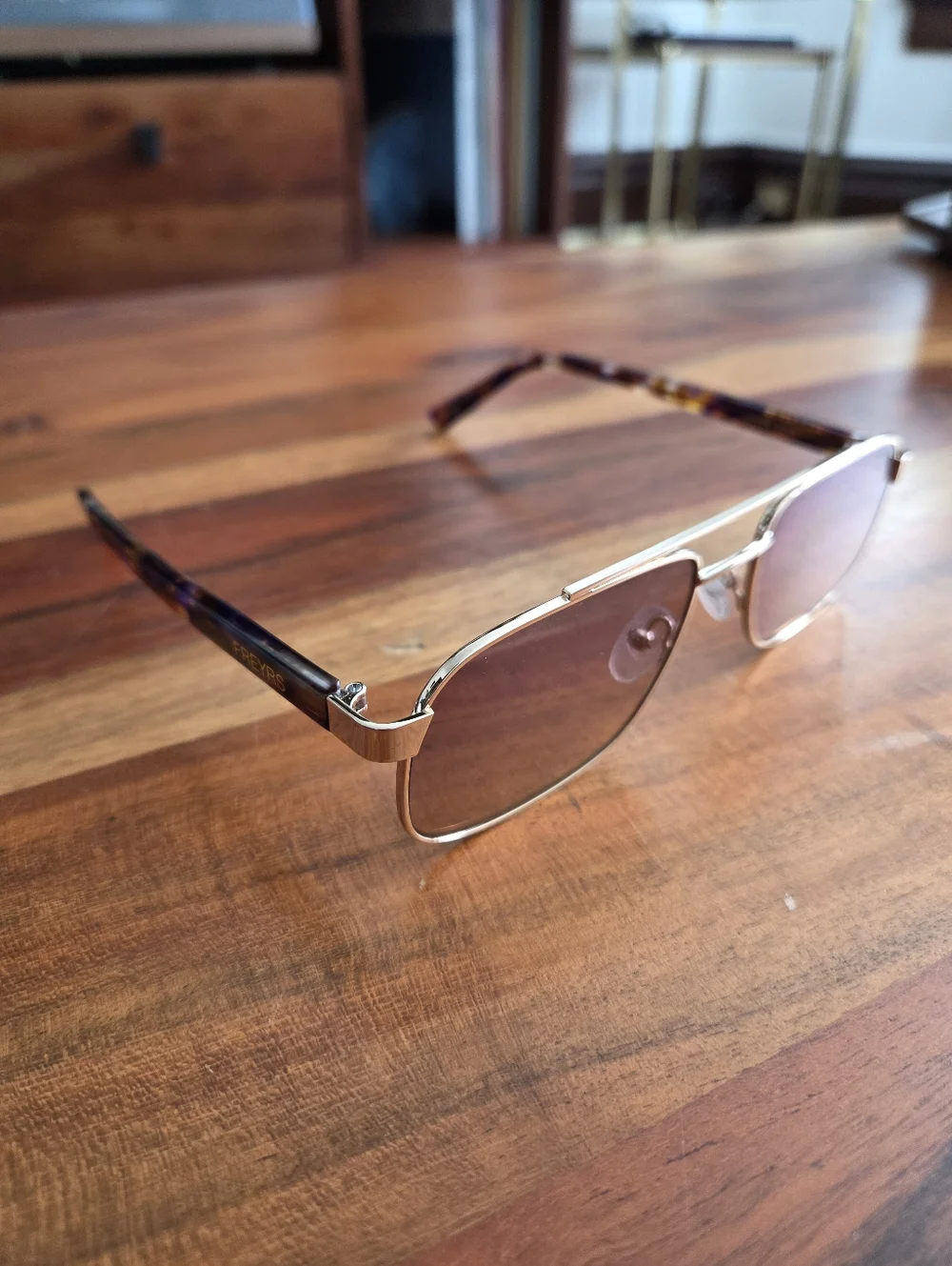 FREYRS Gold Frame Sunglasses Gradient Lenses - Picture 2 of 7